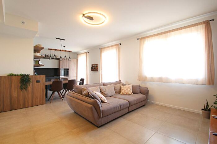 Appartamento trilocale in vendita in Via Leonardo da Vinci, Garbagnate Milanese