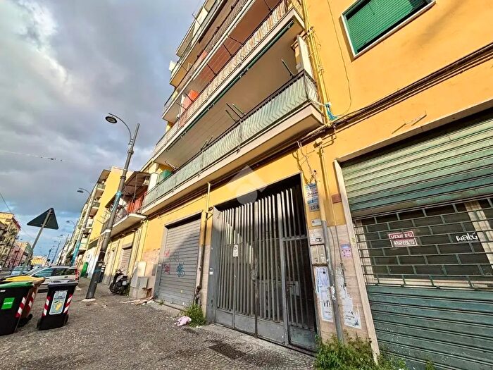 Appartamento trilocale in vendita in Via Nuova Poggioreale, Napoli