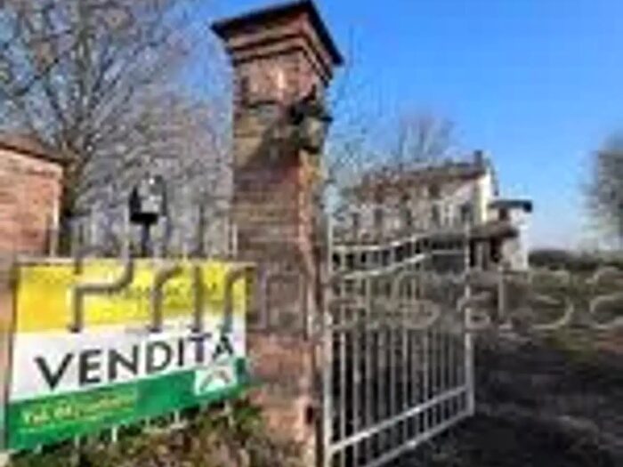 Casa con 5 locali in vendita in Novellara