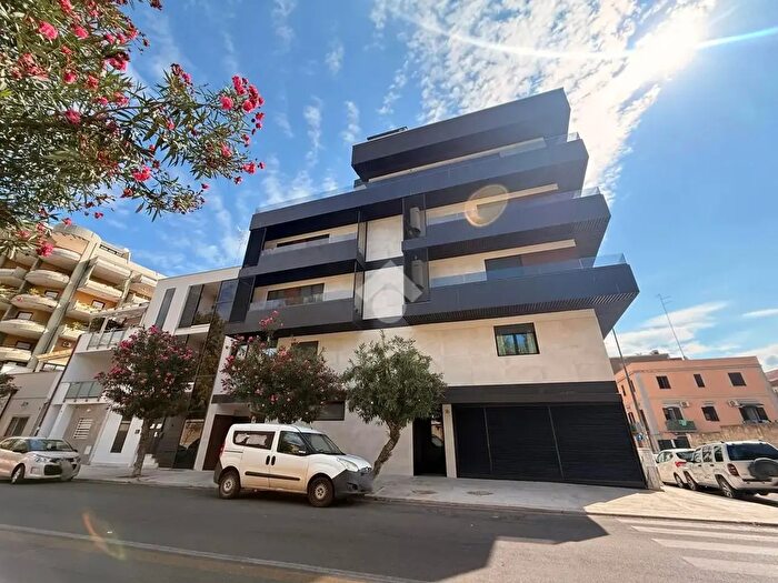 Appartamento trilocale in vendita in VLe Ennio, Bari