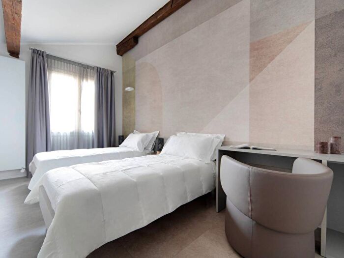 Appartamento trilocale in affitto in Via dellIndipendenza, Centro Storico, Bologna