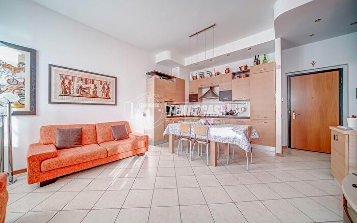 Appartamento trilocale in vendita in Via Milano, Somma Lombardo