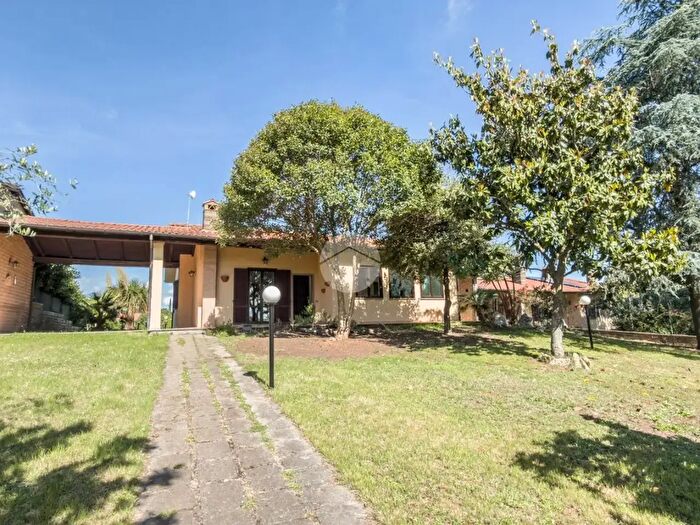 Casa con 5 locali in vendita in Via degli Uccelletti, Monterosi