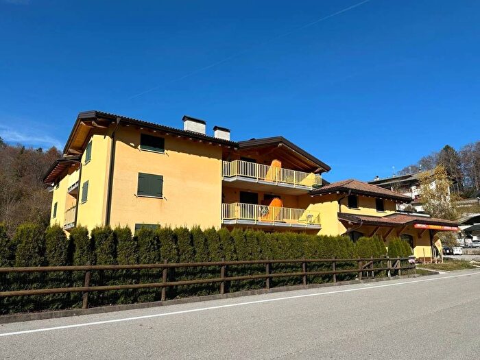 Appartamento trilocale in affitto in Via Roma, Lavarone