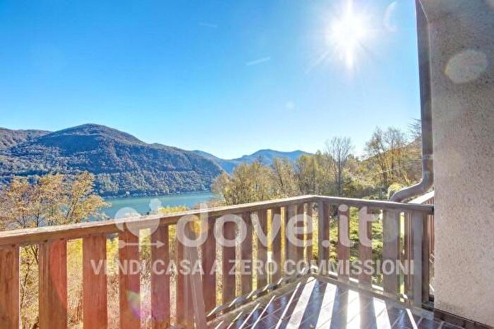 Casa con 5 locali in vendita in Via Ferrari, Brusimpiano