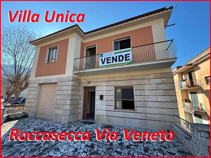 Casa con 7 locali in vendita in Via Vittorio Veneto Roccasecca, Roccasecca