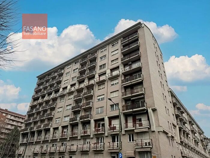 Appartamento con 5 locali in vendita in Via Monte Ortigara, Torino