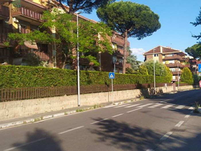 Appartamento con 5 locali in vendita in Via Luigi Brugnatelli, Roma