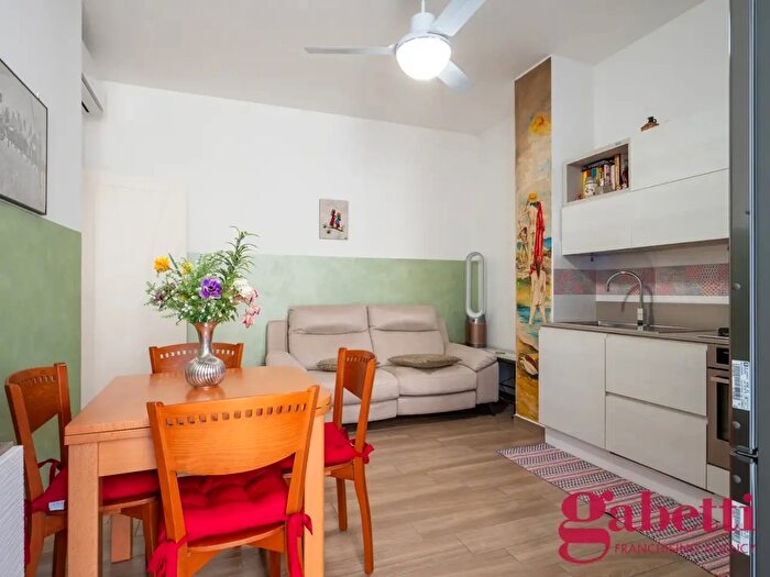 Appartamento trilocale in vendita in Piazza Bottini, Milano