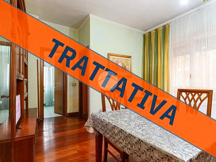 Appartamento trilocale in vendita in Via Raffaele Calzini, Roma