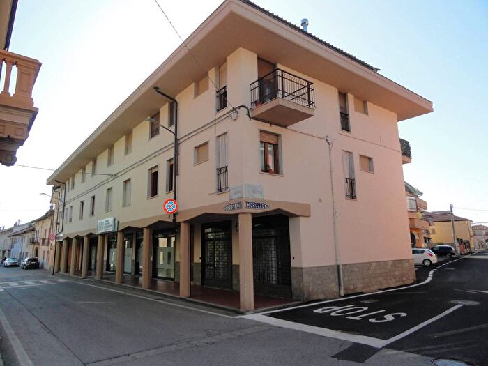 Appartamento trilocale in affitto in Piazza Italia, Centro, Castelletto Stura