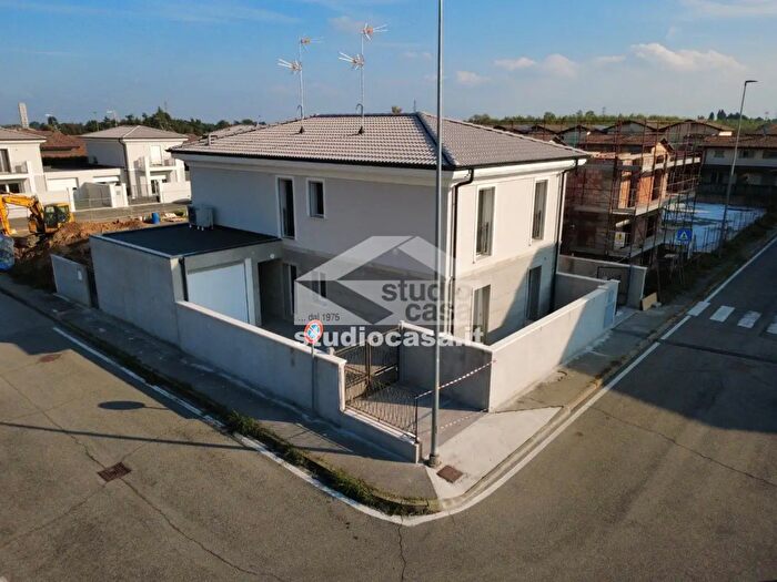 Appartamento quadrilocale in vendita in Via Battaglia di Lepanto, Crema