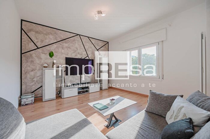 Appartamento trilocale in vendita in Via Santa Maria, Revine Lago