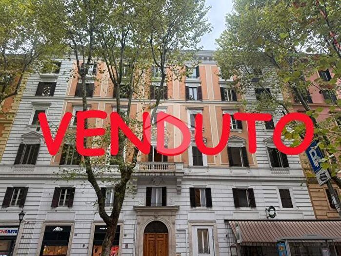 Appartamento trilocale in vendita in Via Merulana, Roma