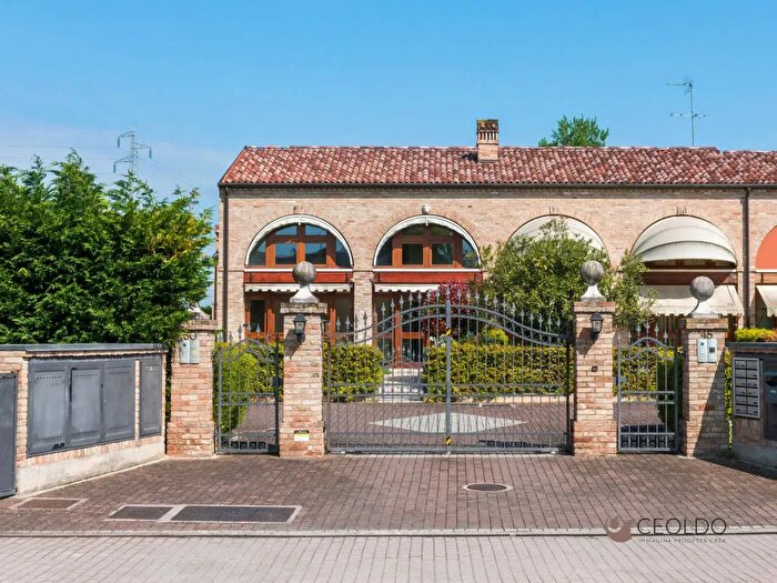 Casa con 6 locali in vendita in Via Grandi, Vigonza