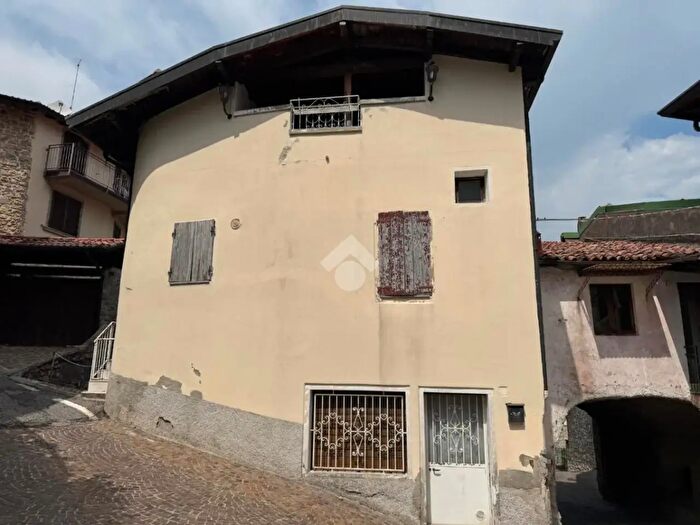 Casa quadrilocale in vendita in Via Angelo Maj, Fonteno