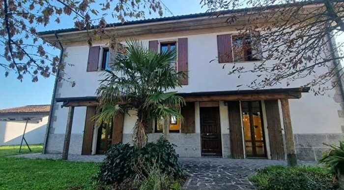 Casa con 8 locali in vendita in Via Albero Finale Emilia Modena, Finale Emilia