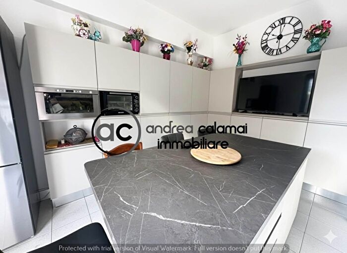 Appartamento quadrilocale in vendita in Via Dora Baltea, Prato