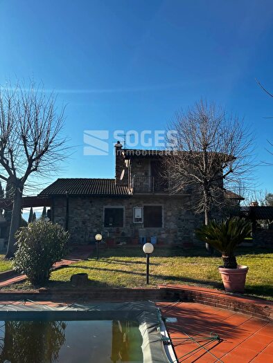 Casa con 11 locali in vendita in Montemarciano, Terranuova Bracciolini