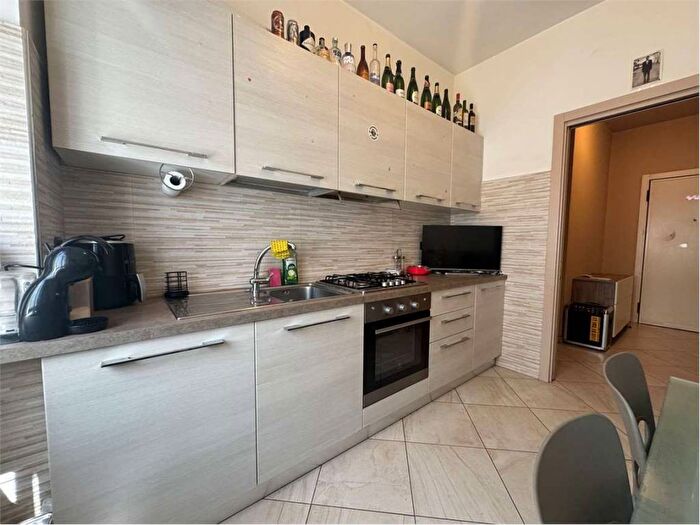 Appartamento trilocale in affitto in via sacconi, Corvetto, Milano