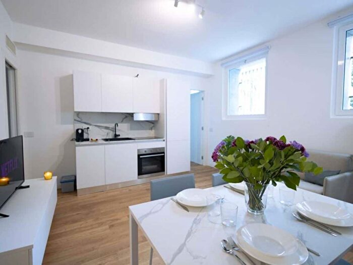 Appartamento trilocale in affitto in Via Uberto Visconti di Modrone, Palestro, Milano