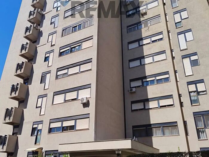 Appartamento con 7 locali in vendita in Via Montecarlo, Palermo