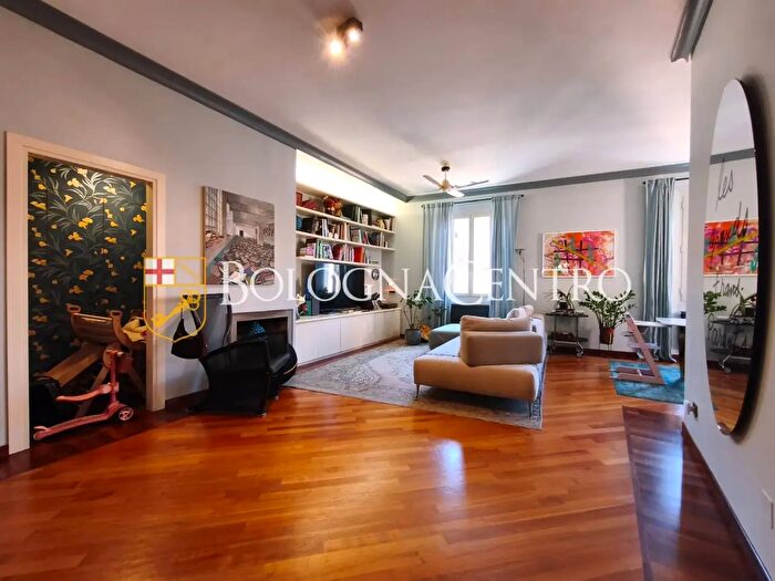 Appartamento con 5 locali in vendita in Via Saragozza, Bologna