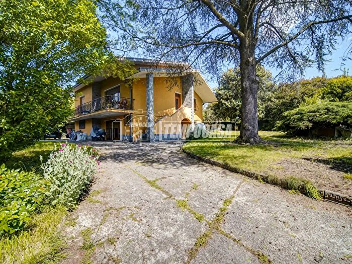 Casa in vendita in Via Broggino, Castronno