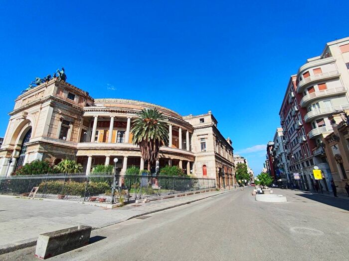 Appartamento bilocale in affitto in Via Emerico Amari, Politeama Ruggiero Settimo, Palermo