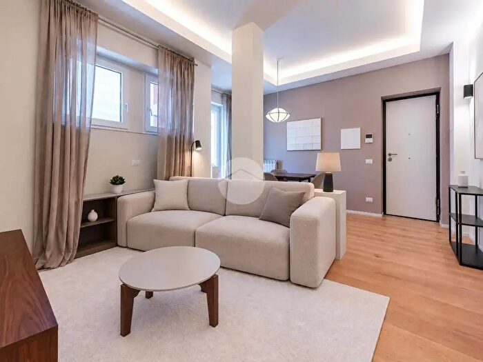 Appartamento trilocale in vendita in Via Val Sillaro, Roma