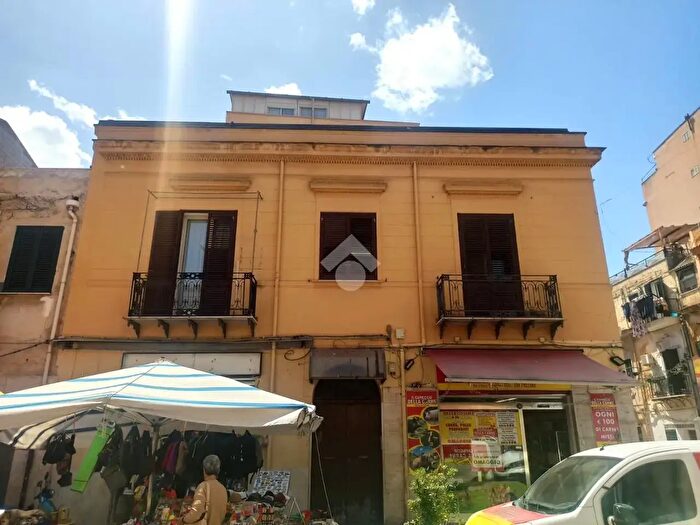 Appartamento bilocale in vendita in Via Montalbo, Palermo