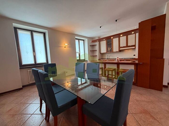 Appartamento trilocale in affitto in via XX settembre, Centro, Borgosesia