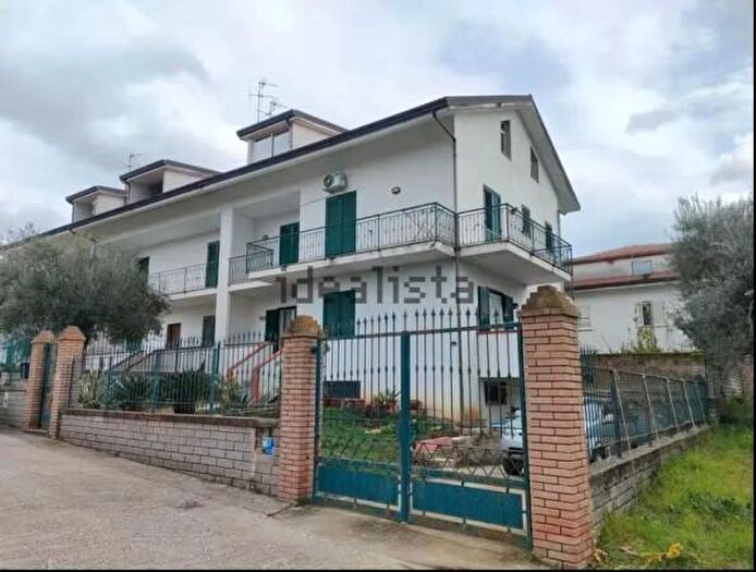 Casa con 6 locali in vendita in Carinola