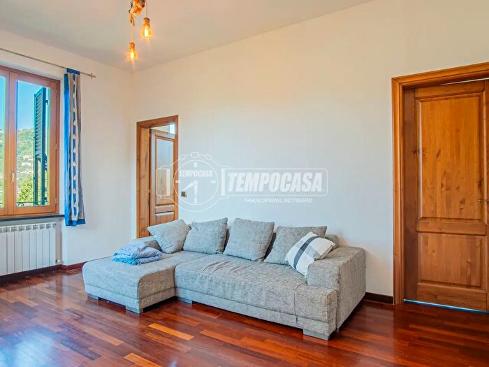 Appartamento trilocale in vendita in Via della Costetta, Cogorno