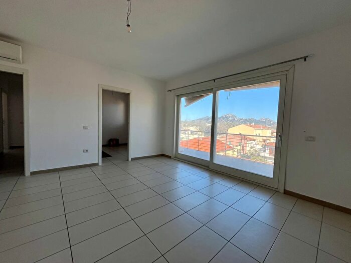 Appartamento trilocale in vendita in Via Gennargentu, Olbia