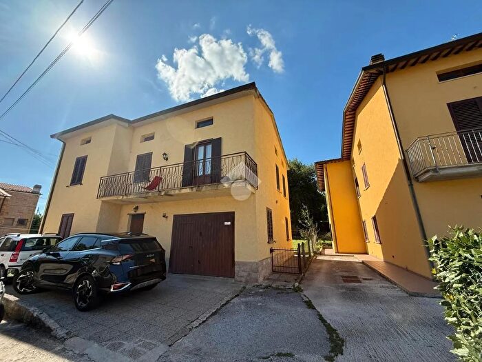 Casa con 9 locali in vendita in Località Colpalombo, Gubbio