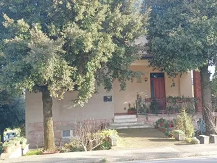 Casa con 6 locali in vendita in Via Assisi, Torgiano