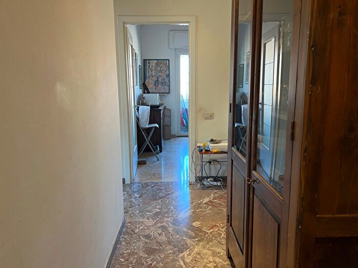 Appartamento trilocale in vendita in Via della Cisa, Roma