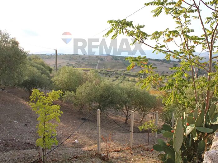 Casa monolocale in vendita in Contrada Roccella Snc, San Cataldo