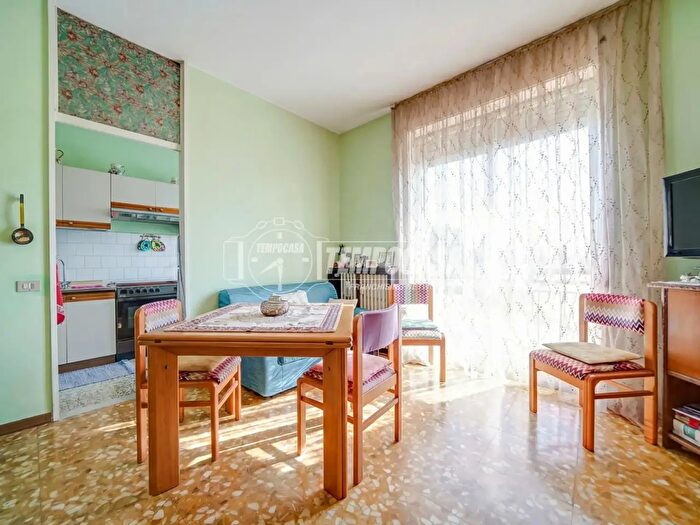 Appartamento trilocale in vendita in Via Trieste, Carnago