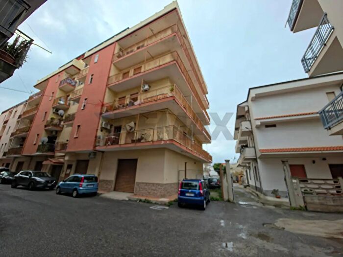 Appartamento con 6 locali in vendita in Via Plutino, Ciro Marina