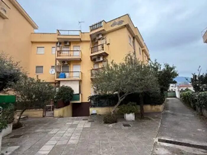 Appartamento trilocale in vendita in Via delle Arene, Terracina