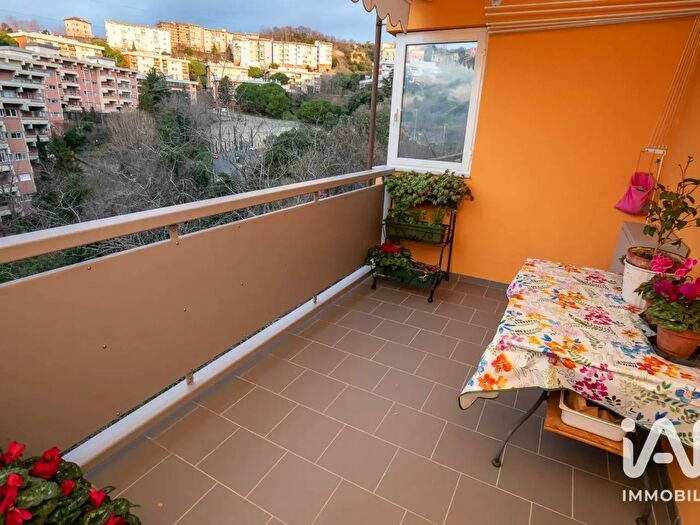 Appartamento con 7 locali in vendita in Via Marzabotto, Genova