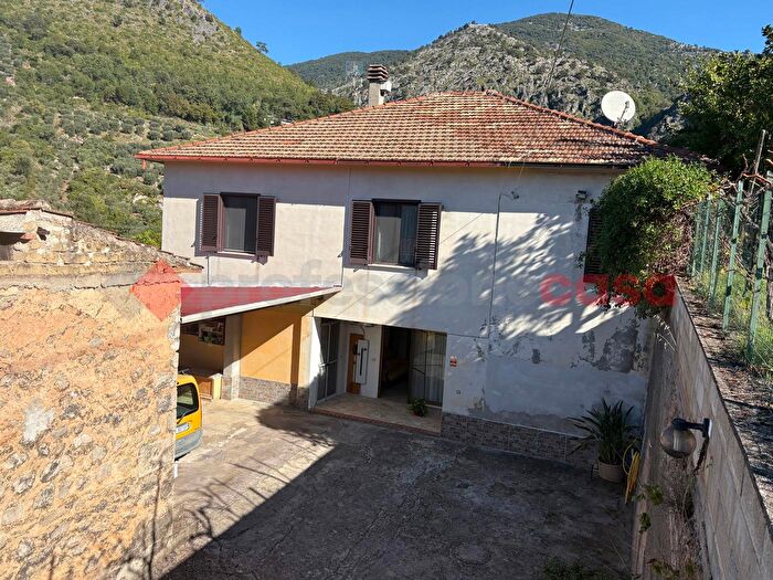 Casa con 6 locali in vendita in Via Limatella, Monte San Biagio