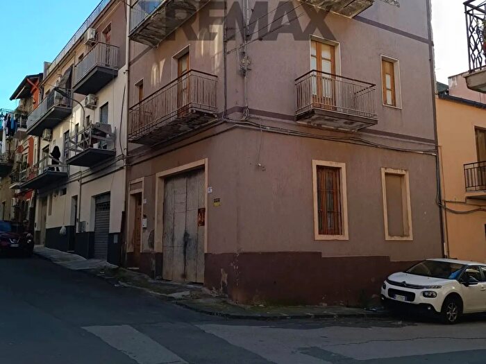 Casa con 6 locali in vendita in Via Trieste, Ramacca