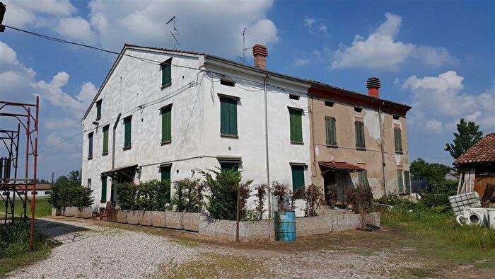 Casa con 5 locali in vendita in Luzzara