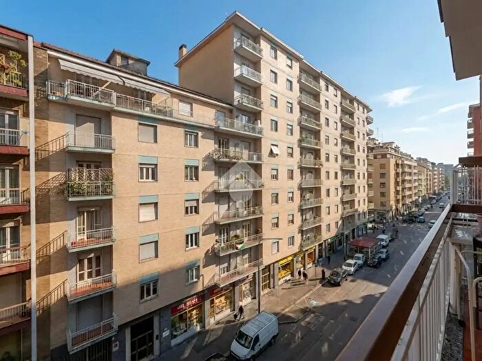 Appartamento trilocale in vendita in Via S Marino, Torino