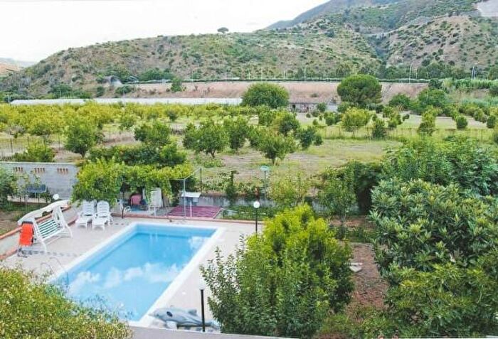 Casa con 6 locali in vendita in Via Alcide De Gasperi, Oliveri