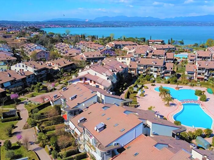 Appartamento trilocale in vendita in Via Giulio Cesare, Desenzano Del Garda