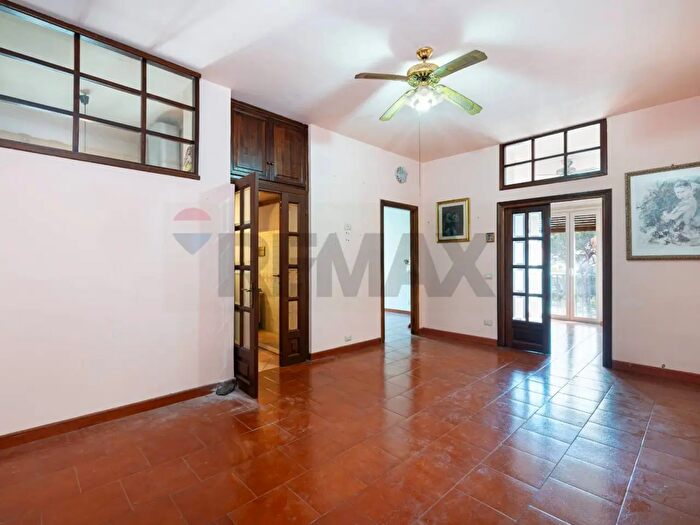 Appartamento trilocale in vendita in Via Cutigliano, Roma